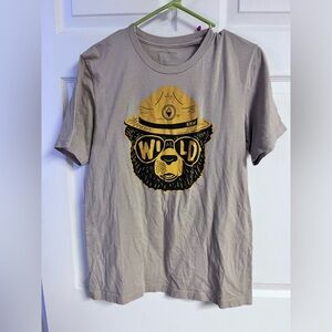 Graphic Smokey Bear T-Shirt in Tan and Gold size Large gorpcore